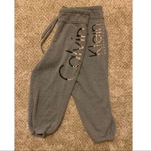 CALVIN KLEIN PERFORMANCE CAPRI SWEATPANTS